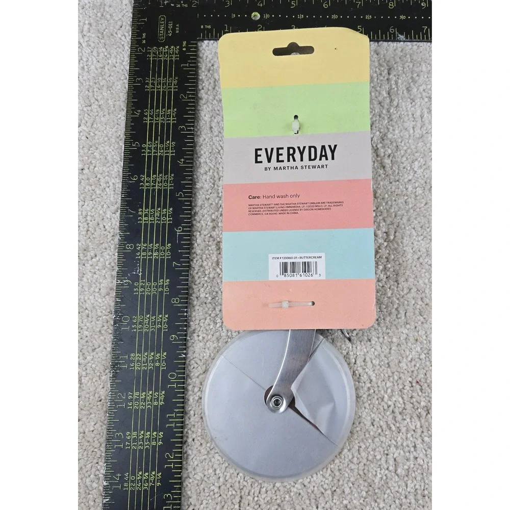 Martha Stewart Pizza Cutter Yellow Drexler‎ Ergonomic Finger Guard
